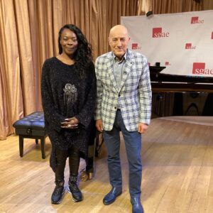 Fuat Güner Instagram - Aramızda Müzik Var yeniden! 
Madrid’te Buika ile buluştuk, müzikli ve sohbetli tadından yenmez dakikalar geçirdik. 
Yeni yılda Trt 2’de!
@buikamusic @trt2 #aramizdamuzikvar