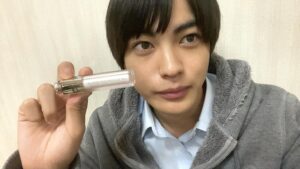 Fuju Kamio Instagram - リップはベタつくのが苦手で
今まであまりつけてこなかったけど
これならその悪い習慣も直せそうな気がする！

#dioraddict 
#リップマキシマイザーセラム