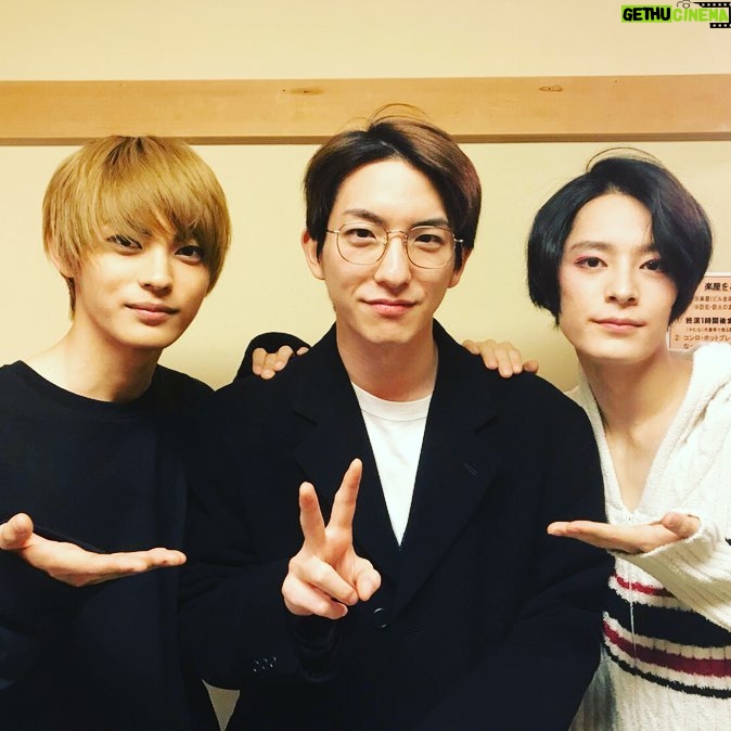 Fuju Kamio - 32.4K Likes - 凱旋6日目ありがとうございました。
残り3日ですね。
昨日はなんと、公輝くんが!
利久と宝も観に来てくれました。
相部屋はアッキー。
#里見八犬伝
#前田公輝
#塩野瑛久