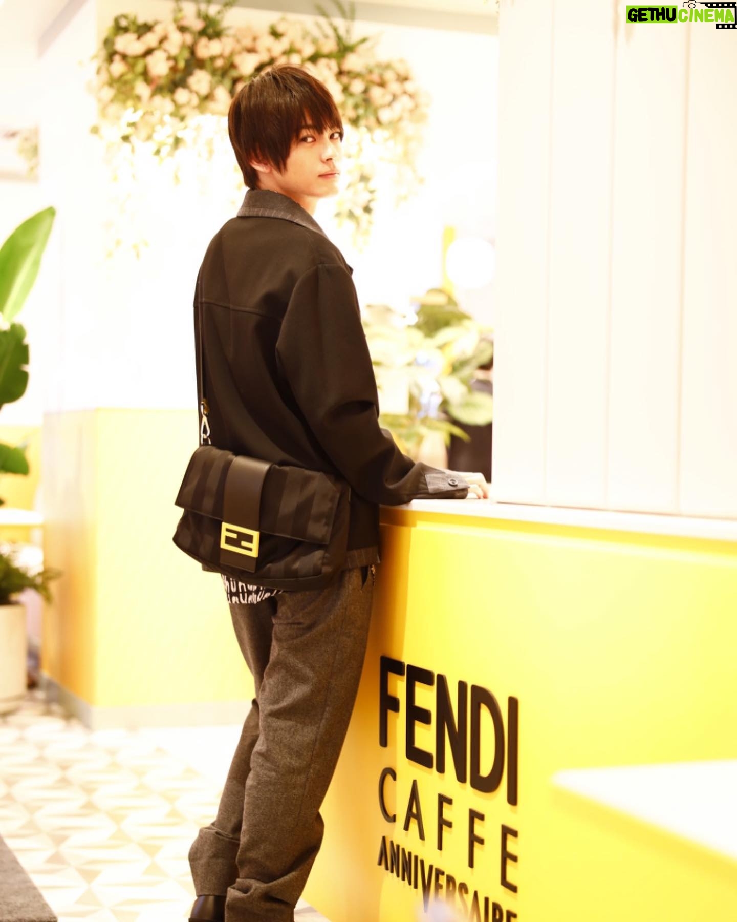Fuju Kamio - 36.7K Likes - そしてですね今日は
明日オープンのFENDI Cafeに
一足先に行ってきました!
華やかで眩しい店内で
ティラミスのケーキをいただきました。
おいしかった。
皆さんも機会があれば
ぜひ立ち寄ってみてください!
#fendicafe
#anniversairecafe
#omotesando
#急に連投する奴