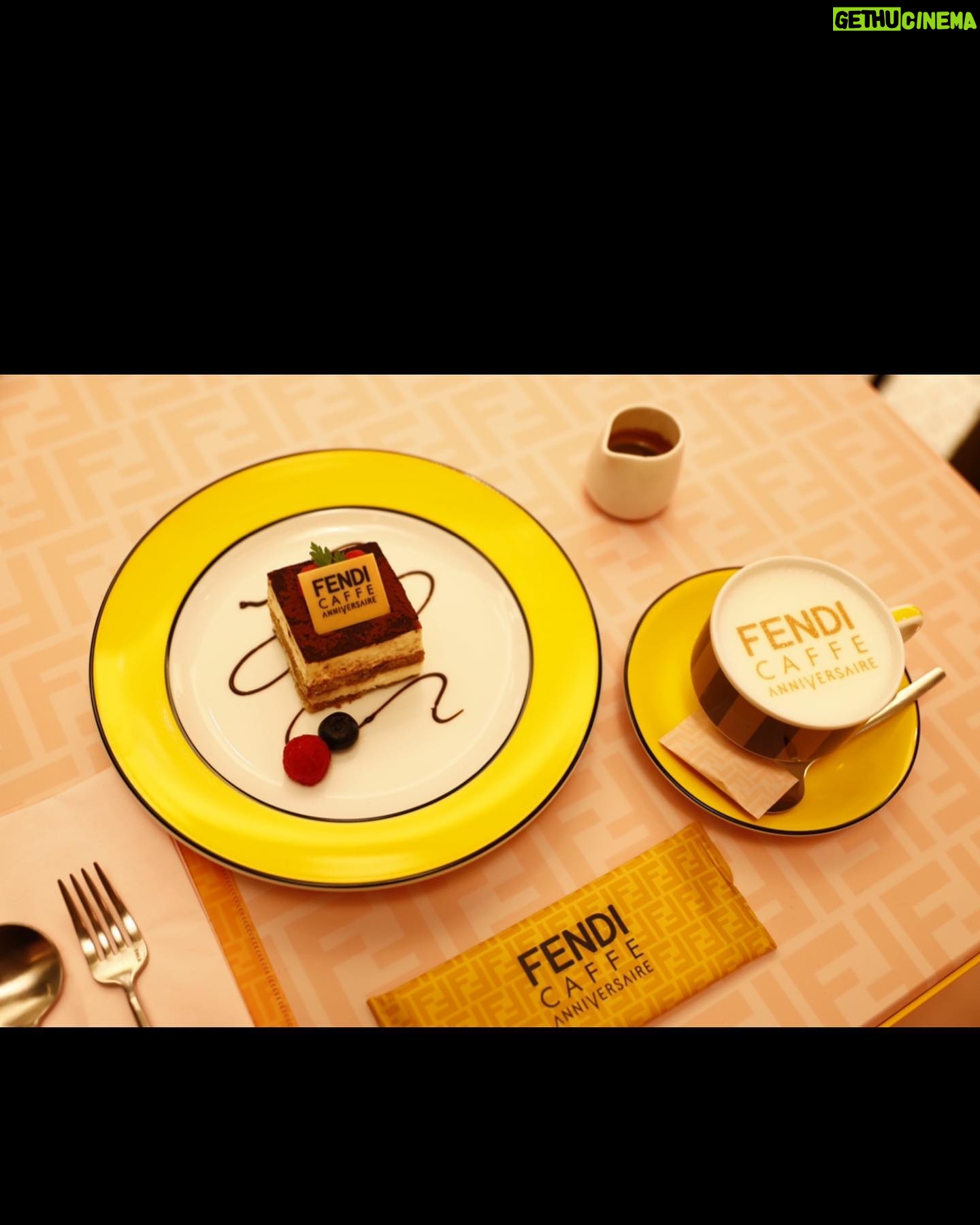 Fuju Kamio - 36.7K Likes - そしてですね今日は
明日オープンのFENDI Cafeに
一足先に行ってきました!
華やかで眩しい店内で
ティラミスのケーキをいただきました。
おいしかった。
皆さんも機会があれば
ぜひ立ち寄ってみてください!
#fendicafe
#anniversairecafe
#omotesando
#急に連投する奴
