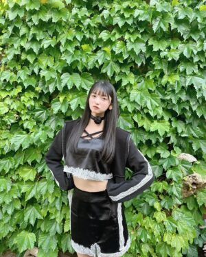 Fuka Kumazawa Instagram - お仕事終わりお散歩した日！
首元のバラかわいいのーみて！🌹
