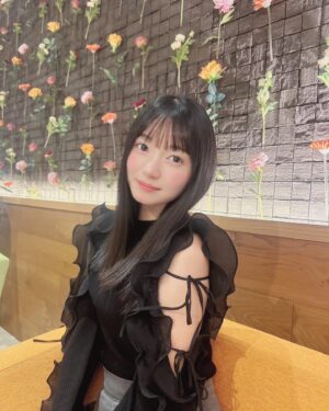 Fuka Kumazawa Instagram - #ドルチェマリリッサ 💐
お店の中もお花沢山で可愛かった🥀❤︎

お洋服はSNIDELだよフリルが可愛くて冬でも肌見せ出来るからお気に入り！❤︎