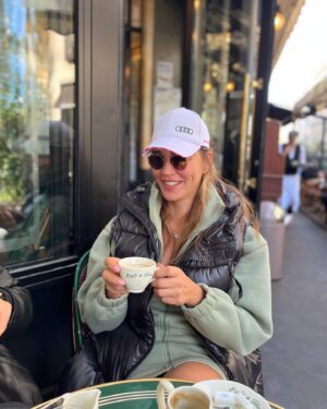 Fulden Akyürek Instagram - Her akşam mutlaka cafe de flore da bir kahve içmeden günü bitiremem