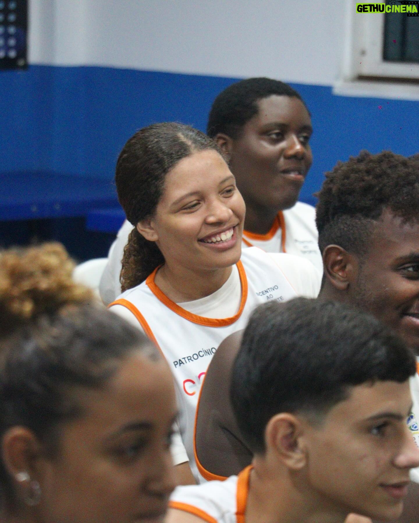 Fumassa Alves - 5.4K Likes - fomos convidados pelo projeto @craquedoamanha para dar uma palestra para as crianças, falamos sobre sonhos, superação, empreendedorismo, dança, atuação e muito mais!!!! eu nasci pra isso e o meu coração me confirma com muita felicidade 🤎
📸 : @diiegomellofotografo