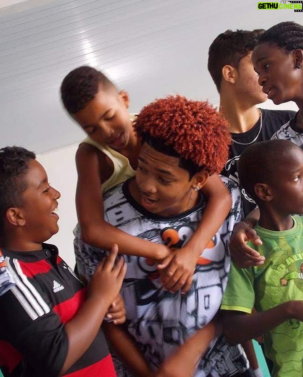 Fumassa Alves - 8K Likes - Dá até vontade de chorar em ver tudo que nós passou, muito obrigado por fazer seu papel de irmão mais velho e tá sempre ao nosso lado nos escutando e nos protegendo, obrigado por abraçar as nossas loucuras e se jogar por inteiro em cada correria, do graças a Deus por você estar completando mais um ano de vida cheio de saúde, feliz demais em ver Deus realizando e abençoando os nossos passos, só nós sabemos o quanto nós sofremos pra fazer girar cada plano, te amo muito irmão, só tenho que te agradecer por tudo, tmj pra sempre, tmj pra tudo!!
FELIZ ANIVERSÁRIO 🎉