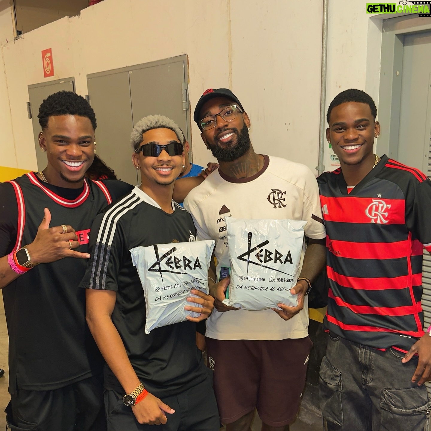 Fumassa Alves - 7.3K Likes - oh mãe, olha só isso… tamo vestindo um ídolo! 🖤❤️
@gersonsantoss de @kebra.store 🫵🏾