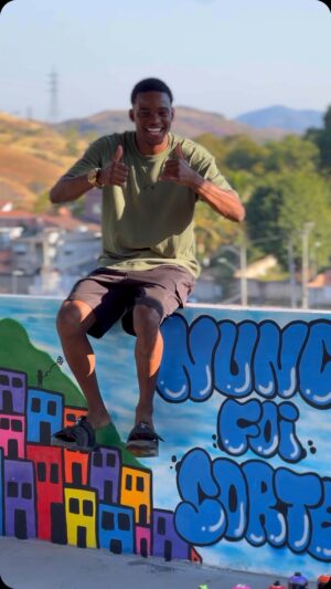 Fumassa Alves Instagram - NUNCA FOI SORTE 😭💪🏿🙏🏾🙌🏾
Vistão da favela do jeitinho que eu sempre quis, só quero agradecer e enaltecer o trabalho dessa artista maravilhosa, @nabru.___ que Deus te abençoe muito cria, tu é braba garota 👸🏾🫵🏾✨🎨