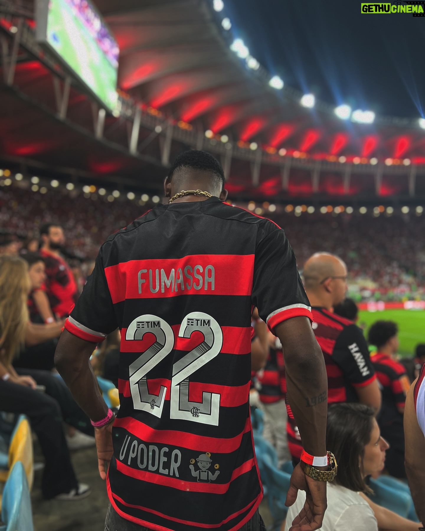 Fumassa Alves - 21.8K Likes - Primeira vez no Maracanã assistindo de pertinho o meu Mengão jogar, vai ficar pra sempre no meu coração essa noite incrível, só agradecer o paizão @gersonsantoss pelo carinho e toda humildade❤️🔥🫡