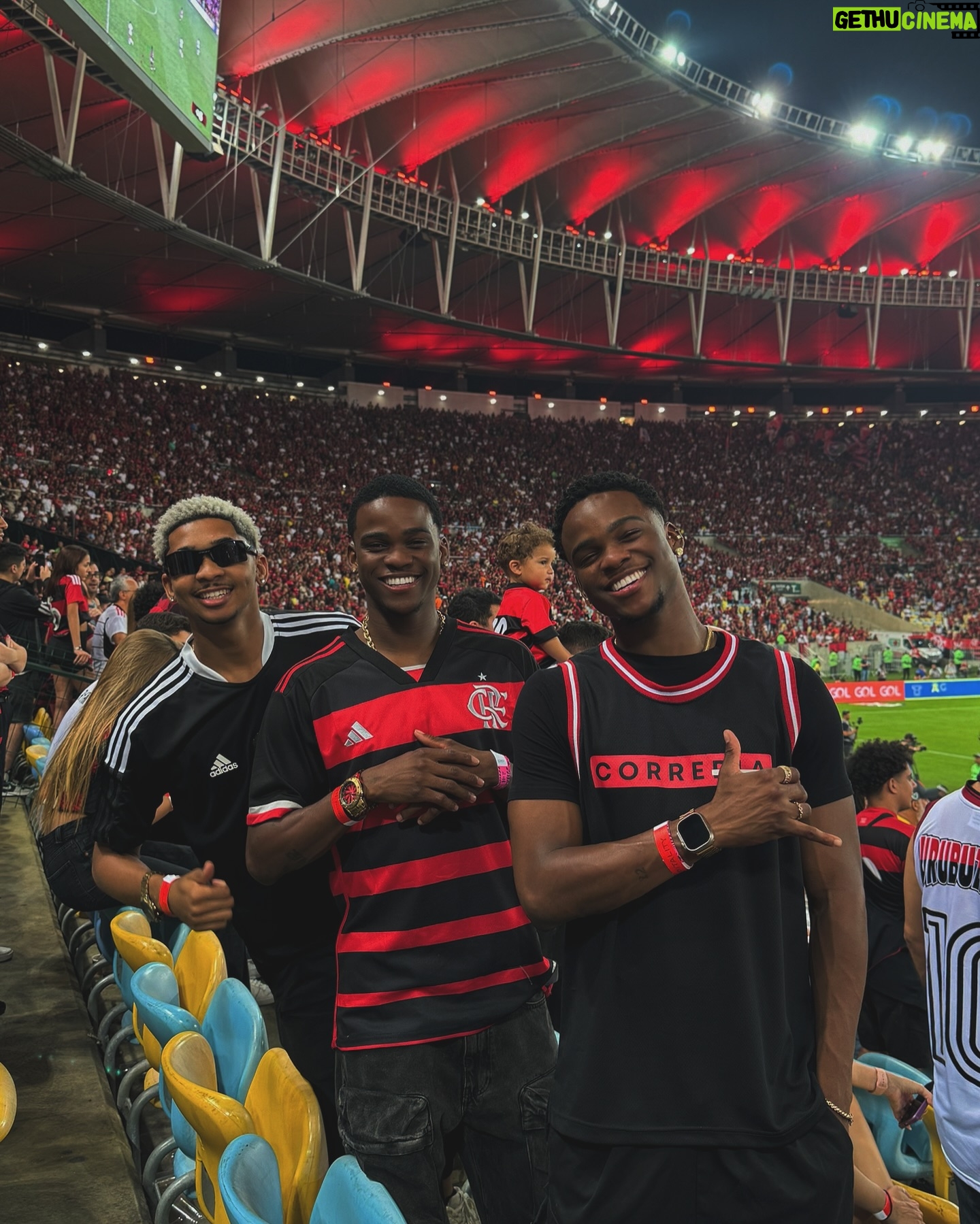 Fumassa Alves - 21.8K Likes - Primeira vez no Maracanã assistindo de pertinho o meu Mengão jogar, vai ficar pra sempre no meu coração essa noite incrível, só agradecer o paizão @gersonsantoss pelo carinho e toda humildade❤️🔥🫡
