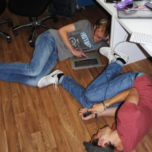 Fynn Kliemann Instagram - Nach 13 Jahren Liebe fürs Internet verlasse ich @herrlich.media als Geschäftsführer und verbleibe als stiller Gesellschafter mit den schönsten Erinnerungen an ne klassische Garagengründung, wilde Jahre im Keller von Sven, unsere beschissenen Facebookapps, unfassbar viel geile KundInnen, bekloppte Ideen, die guten alten Affiliate Jahre mit Neugründungen alle 3 Wochen und Übergebe an meinem Bilderbuchpartner Florian Bottmann. Danke für Alles! Hat richtig richtig Bock gemacht! 

Mein Hauptfokus jetzt: @kliemannsland. Musik. Kunst.