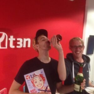 Fynn Kliemann Instagram - Nach 13 Jahren Liebe fürs Internet verlasse ich @herrlich.media als Geschäftsführer und verbleibe als stiller Gesellschafter mit den schönsten Erinnerungen an ne klassische Garagengründung, wilde Jahre im Keller von Sven, unsere beschissenen Facebookapps, unfassbar viel geile KundInnen, bekloppte Ideen, die guten alten Affiliate Jahre mit Neugründungen alle 3 Wochen und Übergebe an meinem Bilderbuchpartner Florian Bottmann. Danke für Alles! Hat richtig richtig Bock gemacht! 

Mein Hauptfokus jetzt: @kliemannsland. Musik. Kunst.
