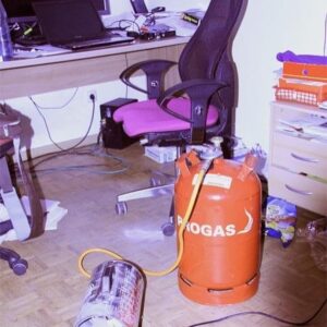 Fynn Kliemann Instagram - Nach 13 Jahren Liebe fürs Internet verlasse ich @herrlich.media als Geschäftsführer und verbleibe als stiller Gesellschafter mit den schönsten Erinnerungen an ne klassische Garagengründung, wilde Jahre im Keller von Sven, unsere beschissenen Facebookapps, unfassbar viel geile KundInnen, bekloppte Ideen, die guten alten Affiliate Jahre mit Neugründungen alle 3 Wochen und Übergebe an meinem Bilderbuchpartner Florian Bottmann. Danke für Alles! Hat richtig richtig Bock gemacht! 

Mein Hauptfokus jetzt: @kliemannsland. Musik. Kunst.