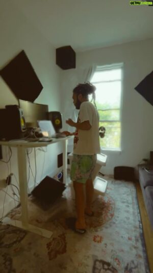 G2 Instagram - 🐝 WIZZOP ☀️ ft. @yox_jaeyoung @westonbeverlydrive 

🎵 Prod. By @ugpee 

🖊️ Mixed & Mastered by @elay___p 

Like, Share and Go stream the song NOW! 😎