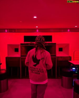 G2 Instagram - 1. adhd mood swings
2. Korean Ballad Night w/ @mdnghtdiningclub @jayoonpark 
3. Disassociating at the club, admiring @mdnghtdiningclub ‘s custom speakers
4. MAVS DUB w/ @yox_jaeyoung 
5. 👫👫 w/ @efffylee @jessicajade_md & SK
6. Overstaying our welcome
7. Parlays never hit
8. 급 홍은동