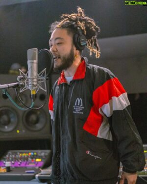 G2 Instagram - @g2slife  on the mic with Thehummingbird Network Session✅🎵🎵

Photo credit: @penshaye