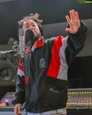 G2 Instagram - @g2slife  on the mic with Thehummingbird Network Session✅🎵🎵

Photo credit: @penshaye