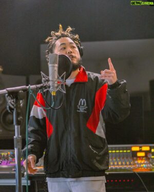 G2 Instagram - @g2slife  on the mic with Thehummingbird Network Session✅🎵🎵

Photo credit: @penshaye