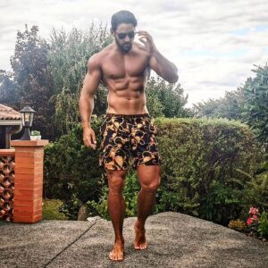 Gabano Manenc Instagram - Et voilà 1 an de plus au compteur !! 🎂😅🎈✨

À votre avis la team ça me fait quel age ?? 🤔 

Moi j'ai décidé que j'arrêtais de compter !! 😂😂🙈

#birthday #shape #body #abs #gabano #Sun #instamoment #underwear