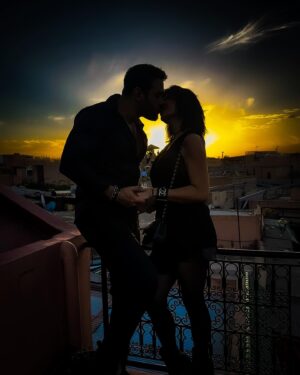 Gabano Manenc Instagram - « Ils vécurent heureux 
et ….…. » ✍🏼🤔

Je te laisse écrire la suite en commentaire!!! 🤭📝

* Je mettrai la meilleure suite en légende de cette photo!!!😉👌

Étonnez moi…. 😜🔥

🐨💘 @nathalie_andreani_lavilla2 

#Nathaliegabano #Love #couplegoals #holidays #marrakech