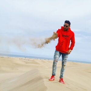 Gabano Manenc Instagram - En train de réfléchir à ma nouvelle  destination !!! 🌎😁🏖️✈️✈️

Des idées la team ???
