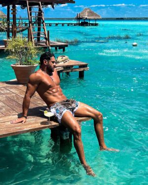 Gabano Manenc Instagram - Le Mexique me manque!! 🇲🇽🥰 
Les tacos, les cocktails, la mer turquoise… 🍹🏖️🌮 

Et surtout mon petit Koala!! 🐨❤️ @nathalie_andreani_lavilla2 

#holiday #nathaliegabano #gabalife #shape #mexico #tulum #cocktails