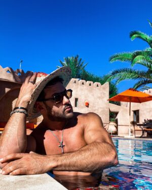 Gabano Manenc Instagram - Sous le soleil de Marrakech!!! ☀️🏖️😎 

Mais ou est ma femme ?? 🤭😂 @nathalie_andreani_lavilla2 

Qui est déjà  allé au Maroc ?! 🇲🇦✈️

#nathaliegabano #couplegoals #holiday #villa55 #Gabalife #marrakech
