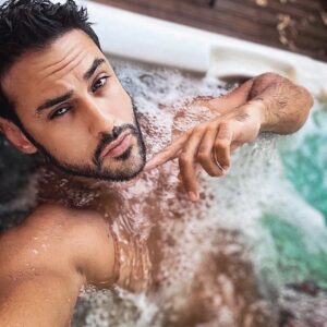 Gabano Manenc Instagram - J’ai bien réfléchi ça ne peut plus durer comme ça !!! 😤⛔️✋🏼😡
@nathalie_andreani_lavilla2 

Ça fait 10 jours qu’on c’est pas vu tu me manques trop mon petit Koala… 😢❤️❤️ 

- Qui vie ce genre de relation ??

- Qui pense qu’une relation à distance peut durer dans le temps ??

🤔❤️⏳💔