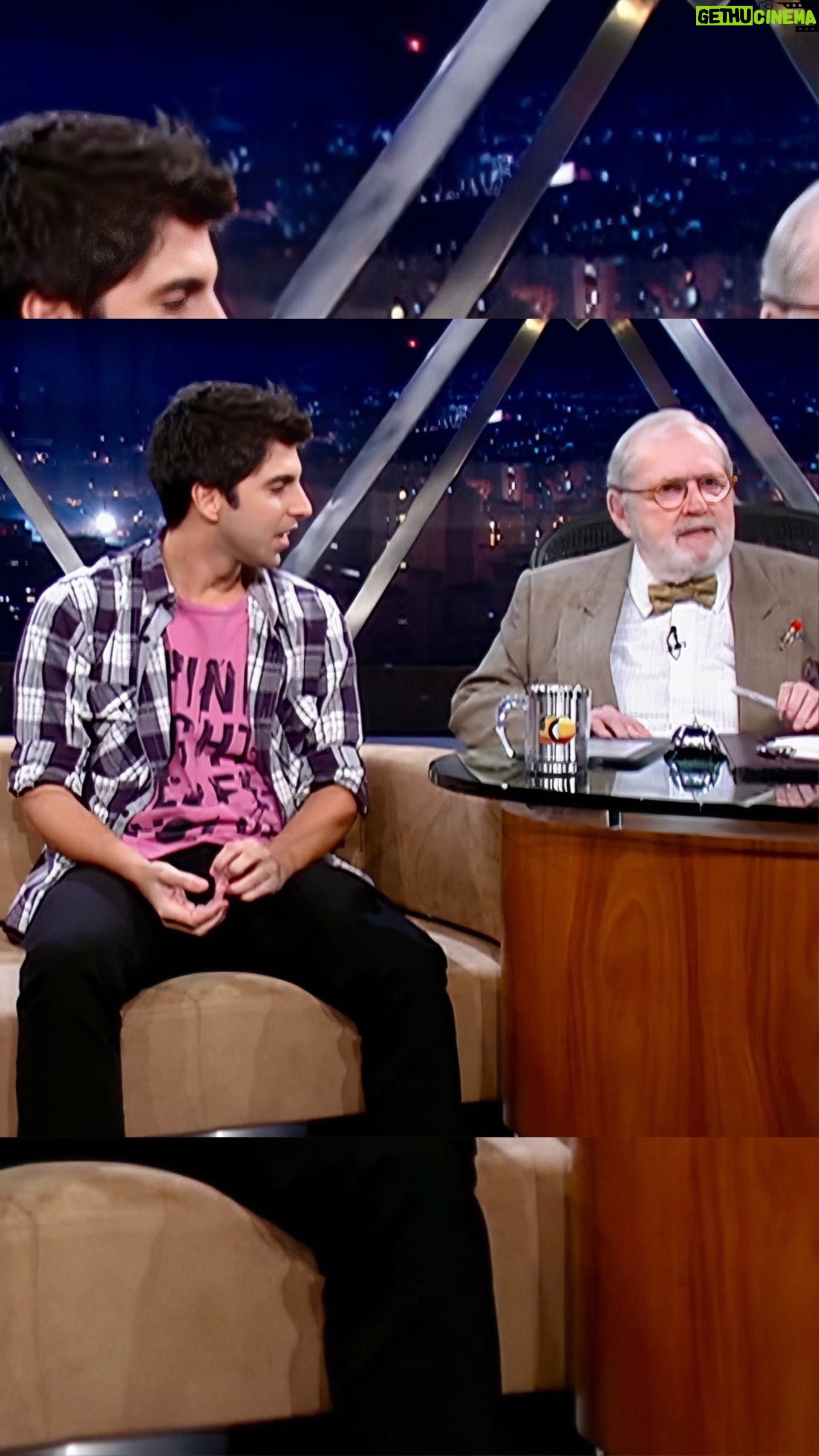 Gabriel Louchard - 2.1K Likes - Minha gente, este video significa muito pra mim.
Há 13 anos atrás estreava o meu espetáculo “como é que pode?”, no RJ.
Assim como para vários colegas, a generosidade do Jô Soares fez a diferença, em dois momentos específicos pra mim. Em 2000, quando eu tinha 15 anos, com aquele impulso no início de carreira. E mais tarde quando estreava o “como é que pode?”. Foi o Jô quem me apresentou ao público nacional como um ator e comediante e não apenas ilusionista.
E agora, para comemorar 10 anos deste espetáculo, apenas 2 apresentações comemorativas, neste sábado e domingo, no Teatro das Artes, shopping da Gávea!
Espero vocês!