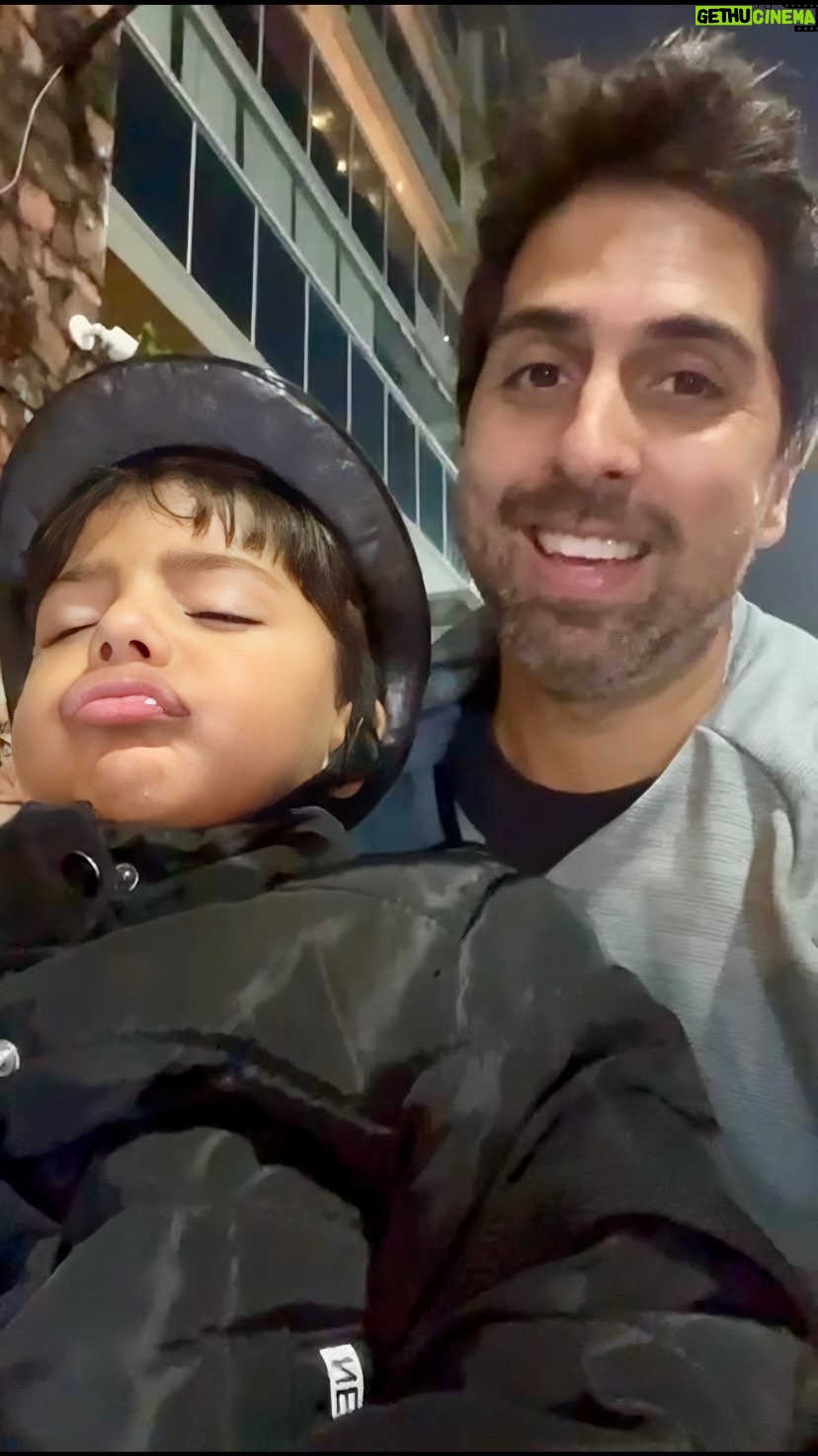 Gabriel Louchard - 55.4K Likes - O sono de um ser de 3 anos tem que ser perfeitamente programado para não destruir o sono de um ser de 38.
Dormir 19h significa fud#@%. Portanto, preciso manter o garoto acordado até pelo menos 20h30.
Nessas horas me apego em todas as religiões. #paidemenino