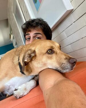 Gabriel Louchard Instagram - Com essa chuva aí é mais ficar em casa de preguiça mesmo.