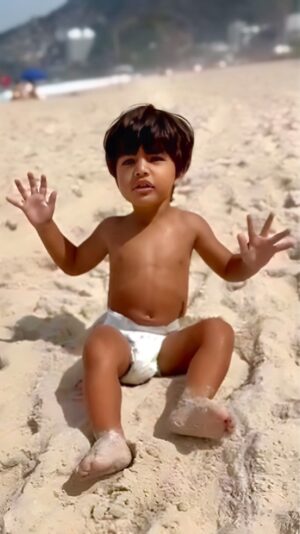 Gabriel Louchard Instagram - Theo e a saga “como lavar o pé na praia?”

Mandem dicas!