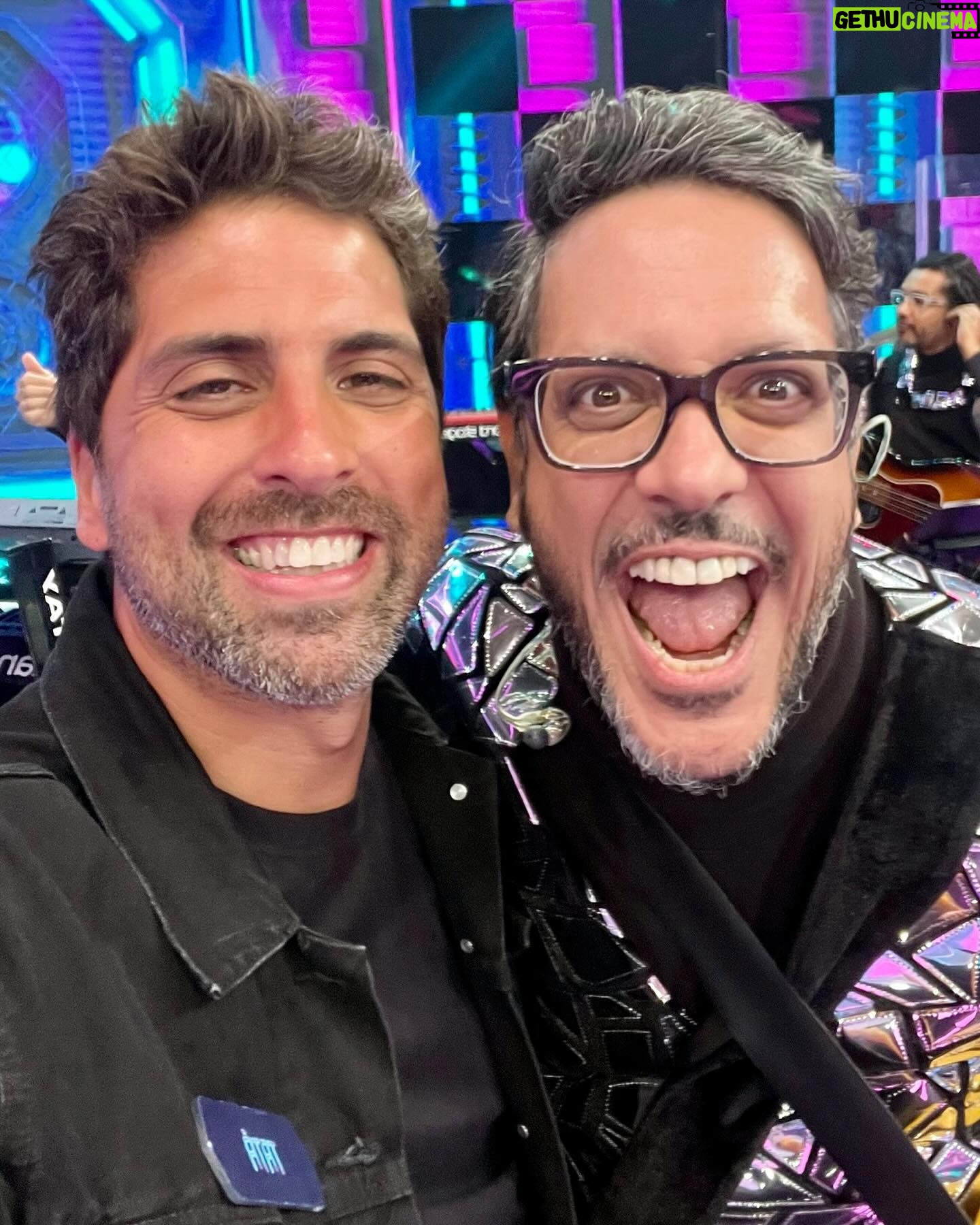 Gabriel Louchard - 1K Likes - Hoje no @caldeiraocommion vocês vão conhecer um novo Gabriel! Nasce uma nova estrela da música!
@tatawerneck obrigado por revelar para o Brasil o cantor que sou. šš»
Abre o olho Alexandre Pires, que to chegando!