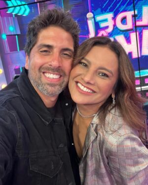 Gabriel Louchard Instagram - Hoje no @caldeiraocommion vocês vão conhecer um novo Gabriel! Nasce uma nova estrela da música! 

@tatawerneck obrigado por revelar para o Brasil o cantor que sou. 🙌🏻

Abre o olho Alexandre Pires, que to chegando!