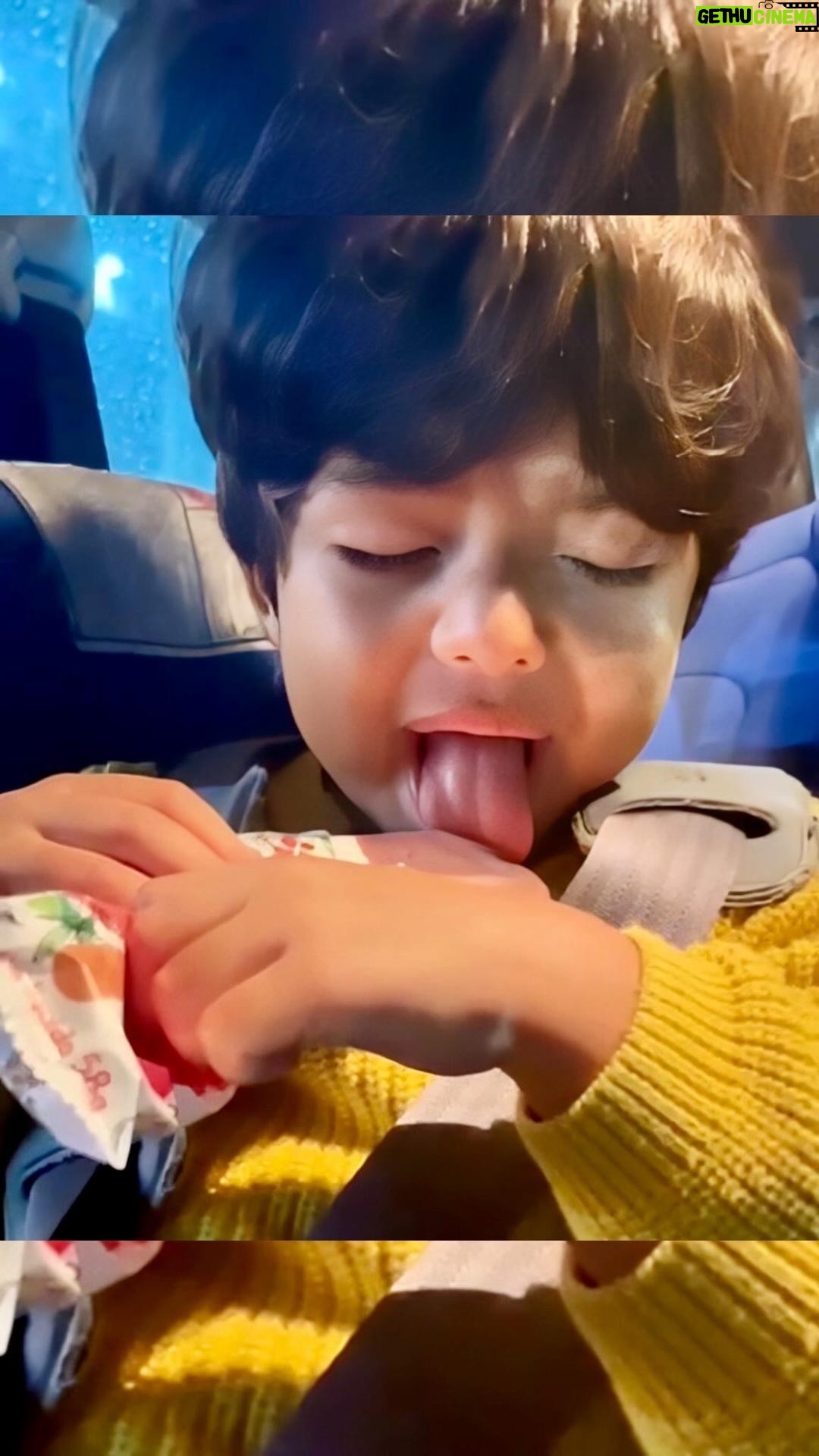 Gabriel Louchard - 1.1K Likes - Devido ao sucesso de Theo, Telecoteco nas redes, segue um dos vídeos que mais amo. Um sujeitinho tomando sorvete dormindo. 😍
