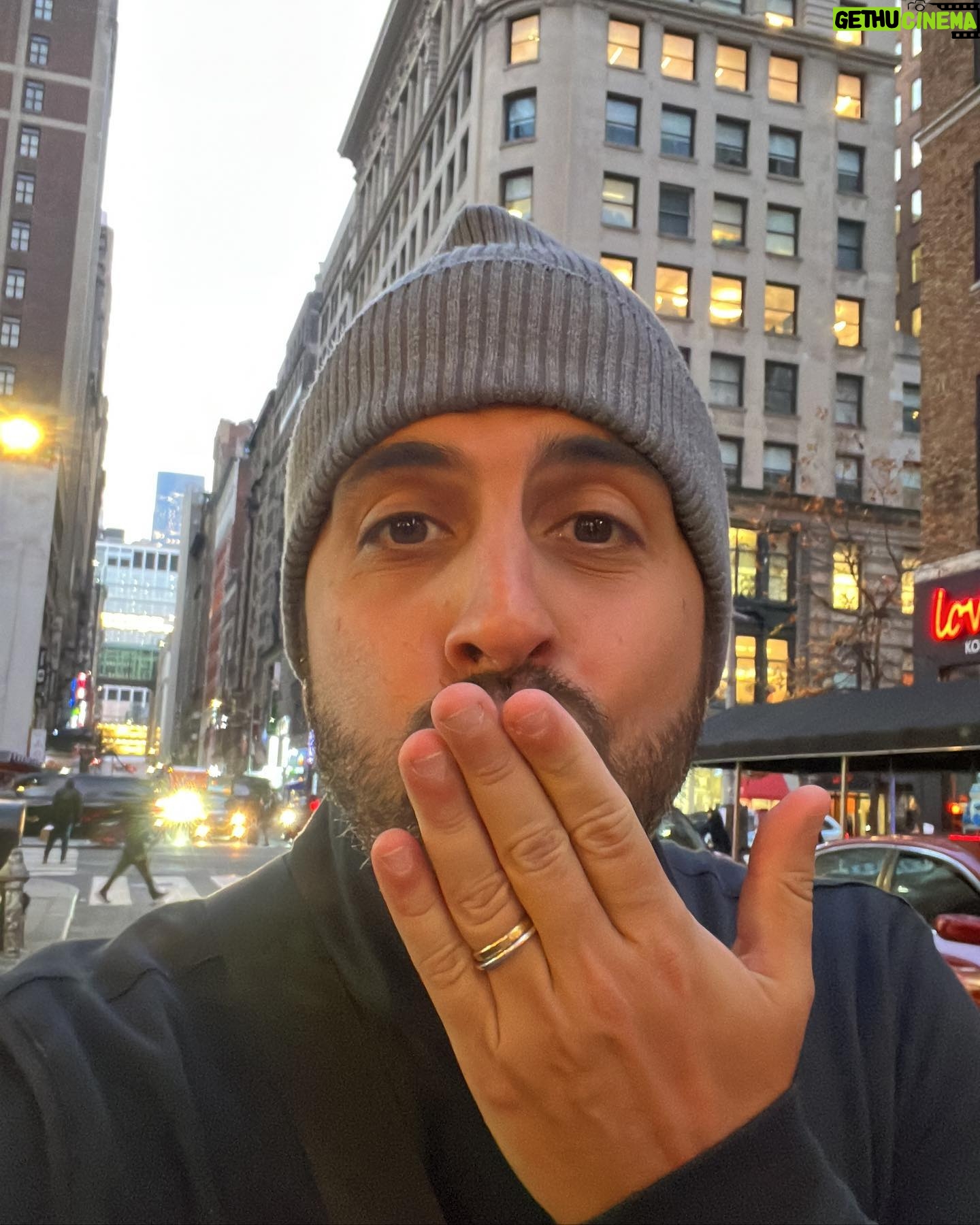 Gabriel Louchard - 722 Likes - Cabooo! Te falar que prefiro a sensação térmica de 50° daqui, que a sensação térmica do dollar valendo 5 reais. #sensaçãotérmica