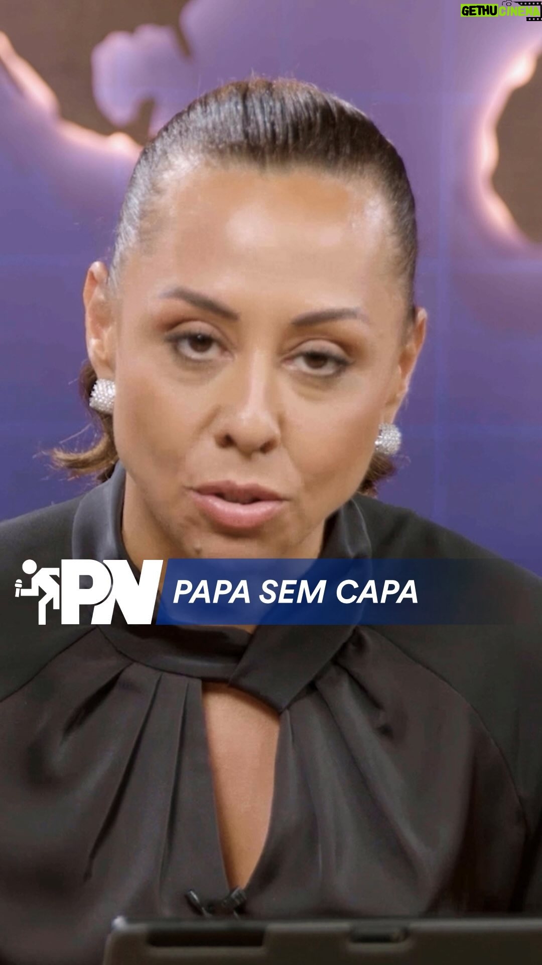 Gabriel Louchard - 5.5K Likes - Sem Papa é mais gostoso. Opa, sem capa é mais gostoso? De toda forma, usem camisinha! Evita doenças e que nasçam mais pessoas que possam crescer e emitir pensamentos como se estivessem no início do século XIX.
▶️ PORTA NEWS: BRUNO MARS CANCELADO, TEMPESTADE SOLAR E RINHA DE INFLUENCER