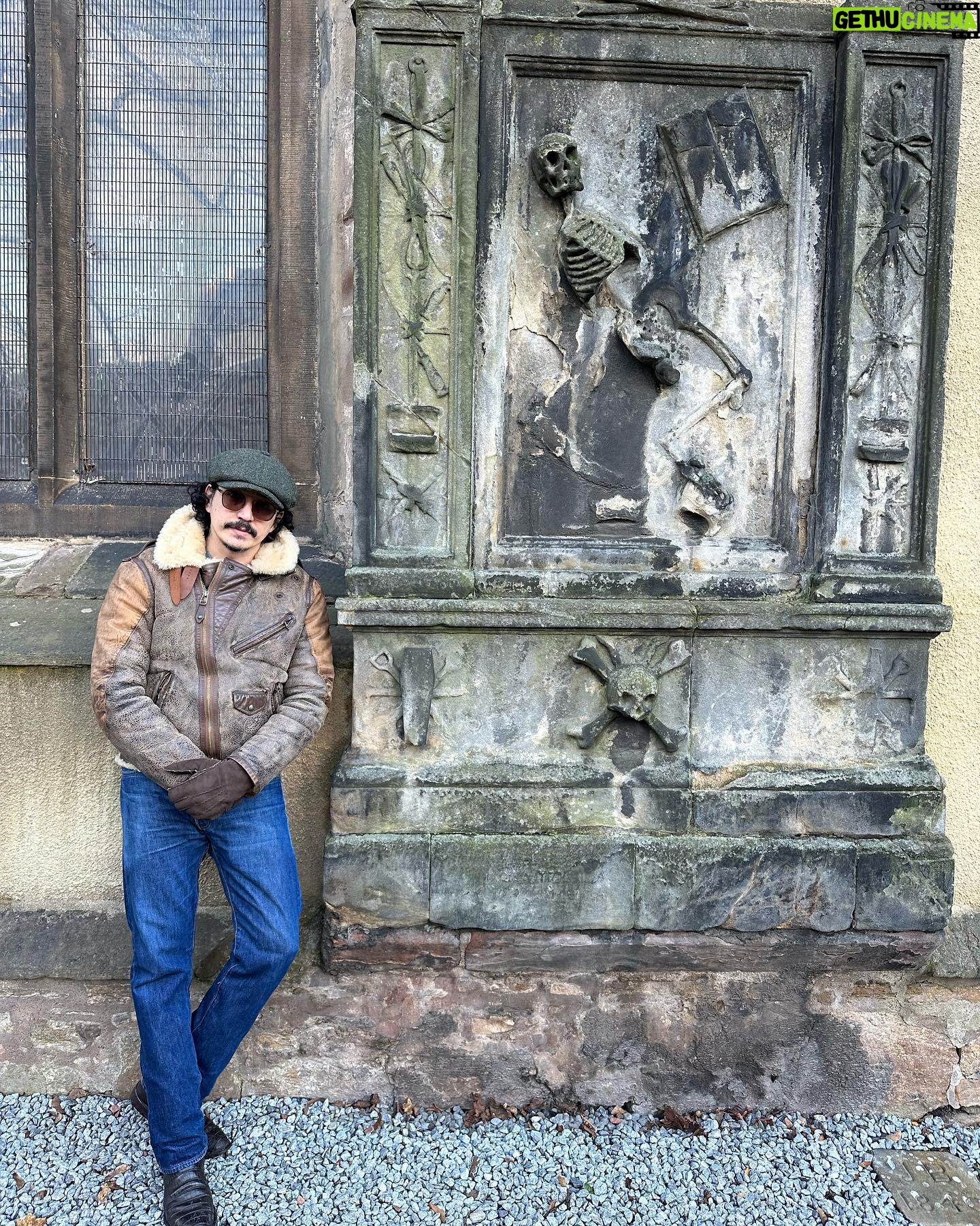 Gabriel Luna - 4.3K Likes - Greyfriars Kirkyard. #edinburgh #MementoMori 🏴 💀 💐