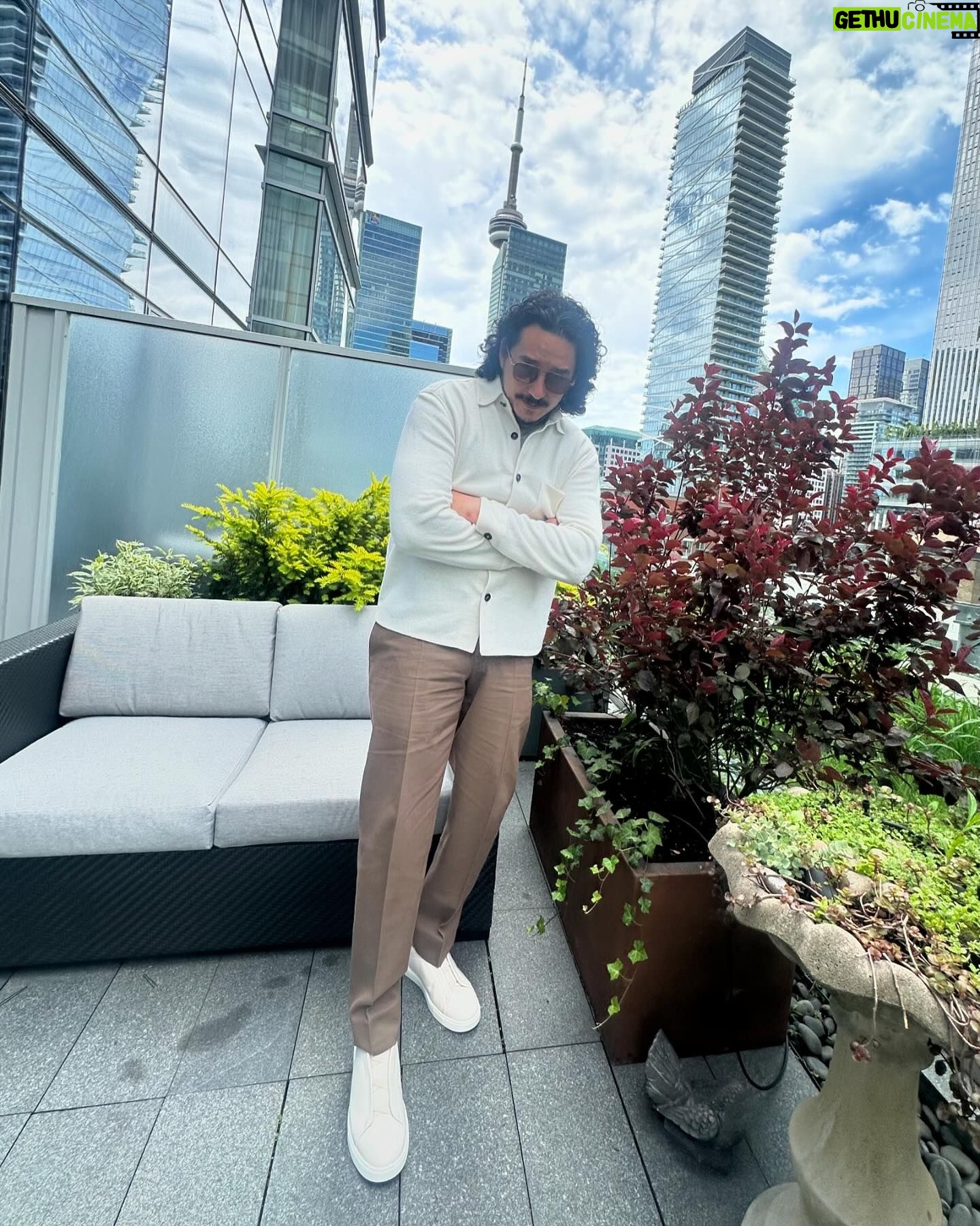Gabriel Luna - 4.9K Likes - Back in Toronto for Canadian Upfronts. Here to extend a hearty “Thank You!” from The Last of Us family to the country of Canada for being incredible hosts. #BellMediaUpfronts #Canada @thelastofus
Styling: @avoyermagyan in @zegnaofficial
Grooming: @ronnietremblay
📸 by my heart and soul @sma_luna