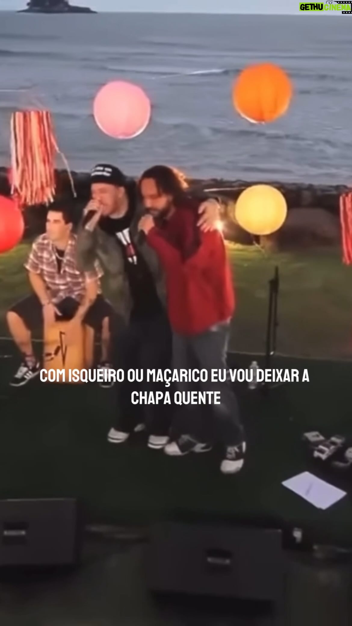 Gabriel, O Pensador - 61.7K Likes - “Muita gente tem forma mas não tem conteúdo...”
Hoje Chorão faria 54 anos e continua tão presente e atual como sempre! Meu escritório é na praia e tô sempre na área. Lembrança boa desse nosso encontro com o @charliebrownjr na praia de Pernambuco, no Guarujá.