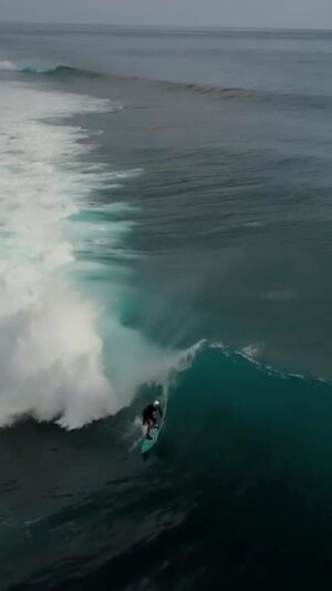 Gabriel, O Pensador Instagram - A ideia da letra dessa música surgiu quando eu estava dentro do mar em São Conrado. Tive que abandonar o surf e pedir uma caneta no quiosque pra escrever. Gravei com a @conecrewoficial no álbum Sem Crise. Quem aí já conhecia?

Imagens @kanduivillas e @hiddenbayresortmentawais