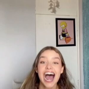 Gabriel, O Pensador Instagram - Tô gostando de ver os vídeos que a galera tá fazendo com essa música que foi lançada em 1997. Muitos que estão curtindo esse som hoje não eram nem nascidos naquela época e o mesmo vale pra muitas outras músicas dos primeiros álbuns que continuam até hoje no nosso show. Durante a turnê que vem agora, do álbum Antídoto pra todo tipo de veneno, estejam preparados pra serem cahamados no palco pra cantar comigo uma das antigas! Pelo jeito vocês não vão fazer feio hehe.. valeeeu!!
