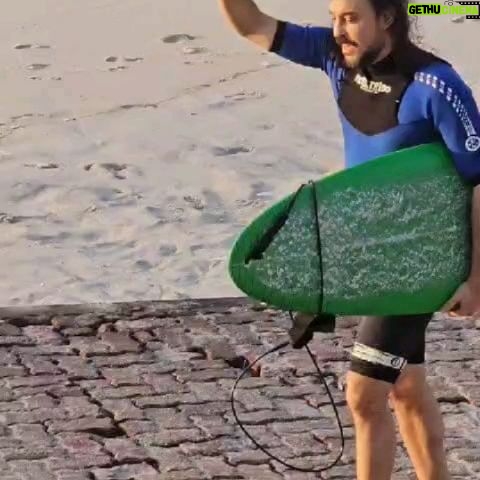 Gabriel, O Pensador - 16.8K Likes - Voltei ao Cantão depois de muito tempo afastado do surf. Obrigado, amigos pela energia boa de sempre e pela pilha pra voltar pro mar com mais frequência, saudade de toda essa galera. @associacao_de_surf_da_rocinha @salvemossaoconradorj @rastahale @leobetarj @davicontino @ricodesouzaoficial @joelpesca 🎥