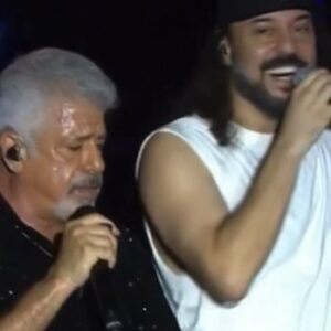 Gabriel, O Pensador Instagram - Cachimbo da Paz no @festivalverao com meu amigo e parceiro @lulusantosoficial matando a saudade da Bahia!