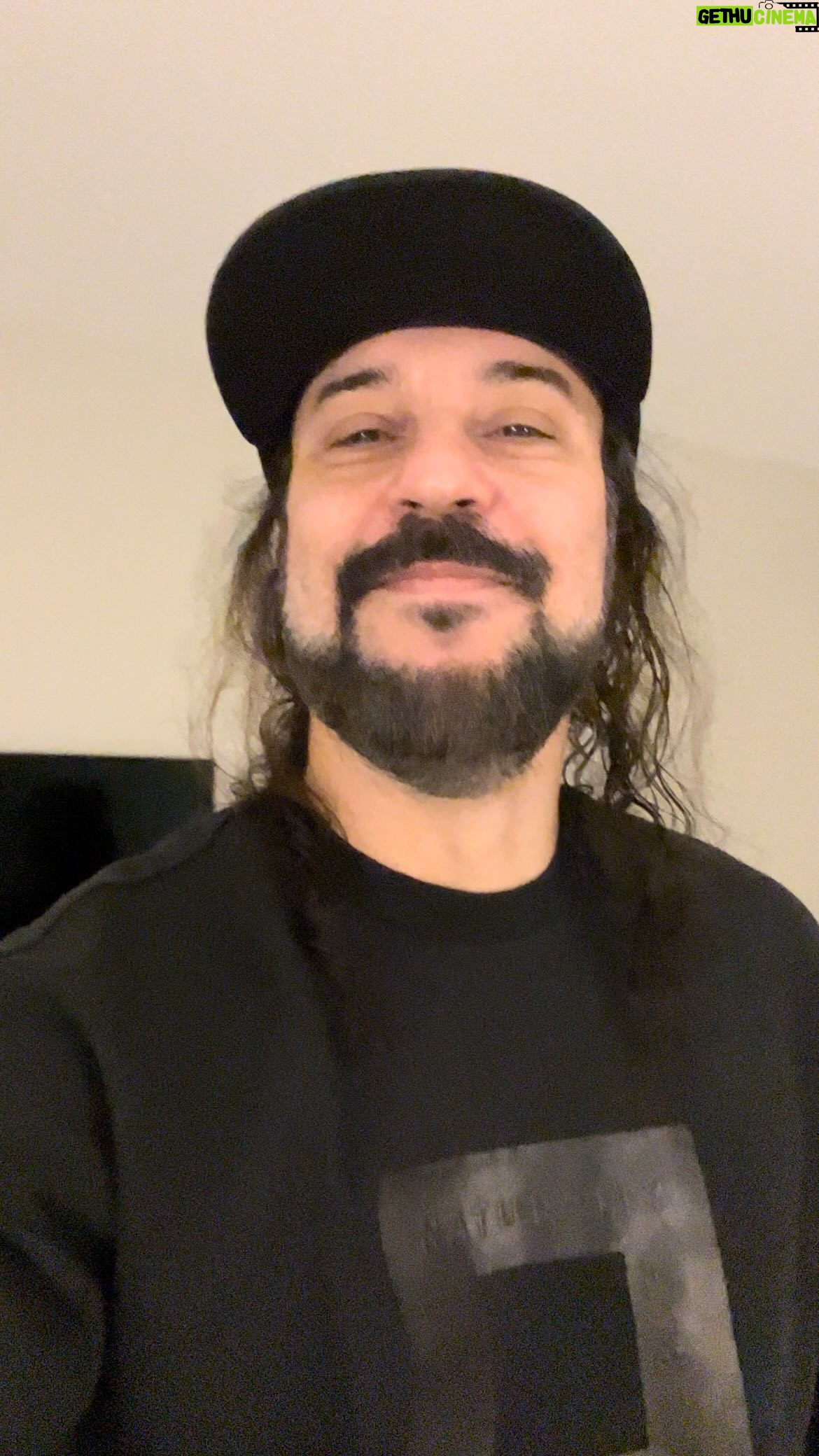 Gabriel, O Pensador - 19.1K Likes - Amigo oculto, vamos trocar esse presente? Feliz Natal