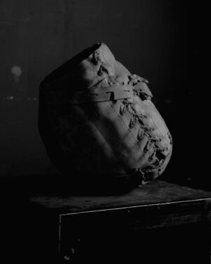 Gabriel O'Shea Instagram - Head I (2023)
Concrete and nails on metal base
30h x 23w x 23d cm
-
#bdsm#bdsmmask#gabrieloshea#bondageart#figurativeart#figurativesculpture#artefigurativo#esculturafigurativa