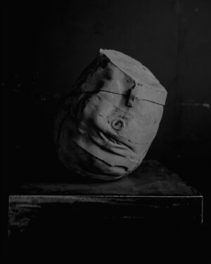 Gabriel O'Shea Instagram - Head I (2023)
Concrete and nails on metal base
30h x 23w x 23d cm
-
#bdsm#bdsmmask#gabrieloshea#bondageart#figurativeart#figurativesculpture#artefigurativo#esculturafigurativa