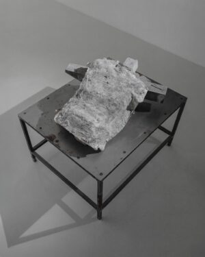 Gabriel O'Shea Instagram - Elegīa III 
(wood, plaster, animal skin, hair, ashes, dust, acrylic paint, resin and wax)
-
Elegīa (from the masculine noun [έλεγος "élegos"] that designates a song of mourning accompanied by flute);
¨…the molds that were once on a body now lie alone, impregnated with fragments and remnants that recall their past, creating a sense of longing and remembrance. The abstraction of the forms serve to emphasize the idea of absence, as the casts are not intended to represent specific individuals, but to evoke a sense of humanity as a whole. Through the use of these materials and the manipulation of form, the pieces invite us to contemplate the fragility of life and the inevitability of loss.¨

#figurativeart#figurativeartist#gabrieloshea#abstractsculpture#esculturafigurativa
