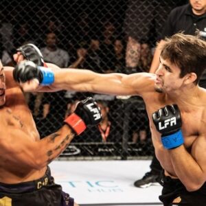 Gabriel Souza Instagram - Já que tem muita gente nova por aqui, vou aproveitar esse momento pós luta para trazer minha última atuação no @lfafighting .

Essa luta foi em Janeiro do ano passado e foi a minha sexta vitória por finalização, desde então, só tinha feito mais uma luta no @onechampionship , onde sofri minha primeira derrota na carreira.

Começamos o ano com uma grande atuação no @centurion.mma , que 2024 continue trazendo coisas maravilhosas para nós. Vamos com tudo!
.
.
.
#luta #mma #charlesdobronx #ufc #jiujitsu