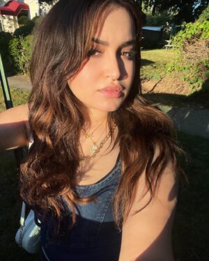 Gabriella Belpre Instagram - Bright